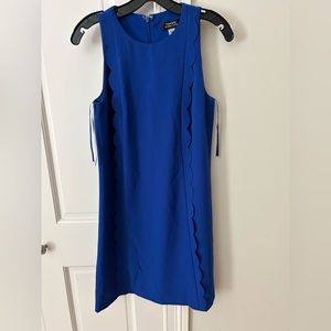 💙Excellent Condition TAHARI dress with scallop detail💙